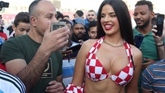 Fan nữ gợi cảm nhất World Cup mặc bikini táo bạo